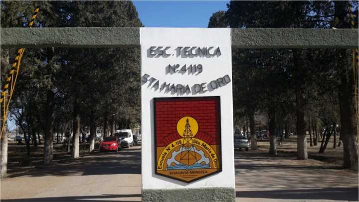 Detuvieron a un docente acusado de sacarles fotos a sus alumnas