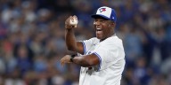 Joe Carter throws out first pitch for World Series Game 2