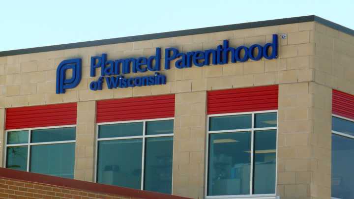Wisconsin Planned Parenthood resumes offering abortions after a nearly monthlong pause