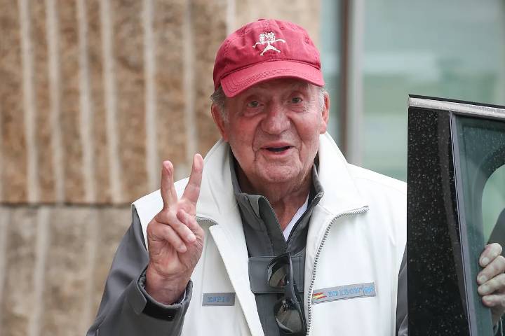 El Rey Juan Carlos I regresa este miércoles a España en plena promoción de sus memorias