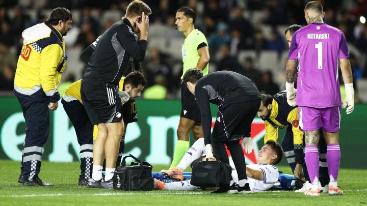 Huescas salió lesionado y en camilla en partido de Champions