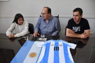 Salomón recibió a la futbolista Antonia Costa