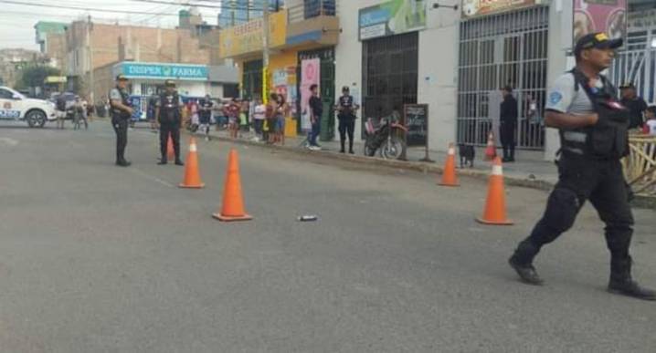 Asesinan a joven y arrojan su cuerpo desde un auto en movimiento en Trujillo