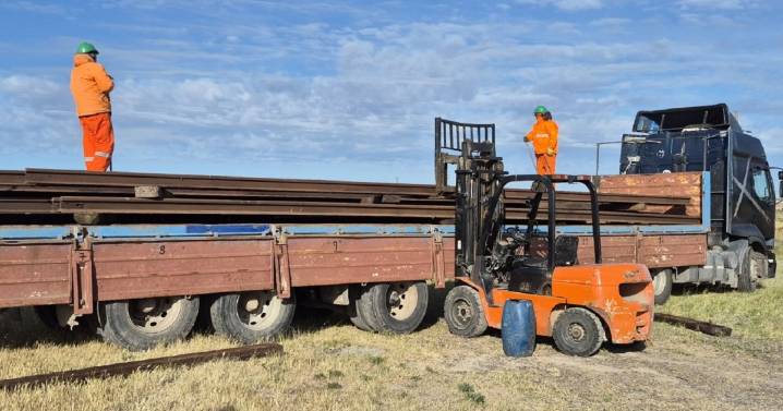 Modernización clave del Tren Patagónico: llegaron los rieles para mejorar el tramo Viedma