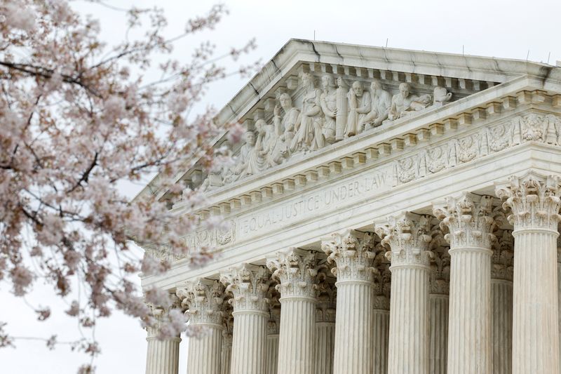 US courts set to run out of money, begin furloughs as shutdown lingers