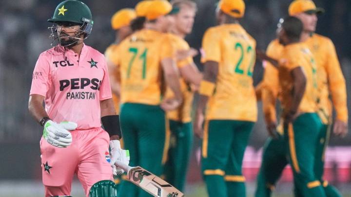 Babar Azam Faces Brutal Fan Reactions After Two-Ball Duck On T20I Comeback