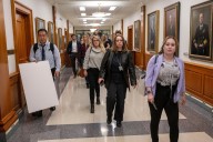 Periodistas entregan credenciales y abandonan el Pentágono tras rechazar nuevas reglas para prensa