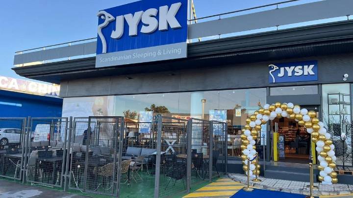 La cadena danesa de muebles JYSK inaugura en Mijas su octava tienda en Málaga y abre con descuentos