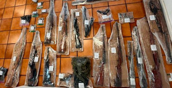 Decomisan 18 armas y detienen a 6 personas en Uruapan