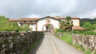 El pueblo de Navarra al que hay que entrar por un arco, ideal para visitar desde Aragón