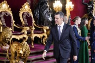 Sánchez rompe el protocolo y huye del Palacio Real para esquivar las preguntas sobre corrupción
