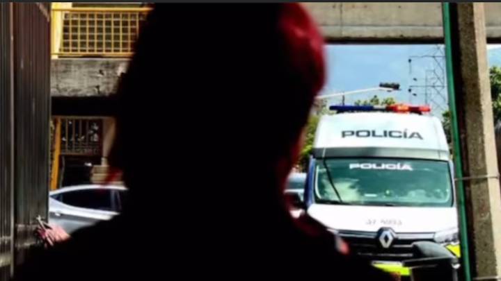 Una mujer denunció que fue a un centro médico en Medellín por una intoxicación etílica con licor adulterado y fue abusada sexualmente