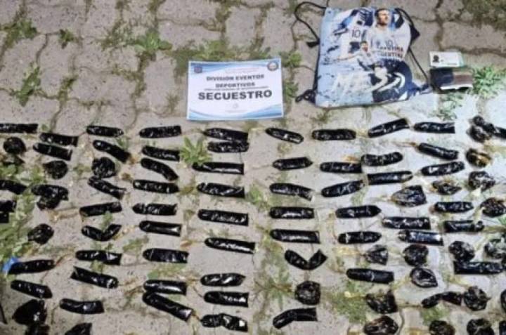 Escándalo: Denuncian a enfermeros por ingresar bebidas alcohólicas a un partido de fútbol