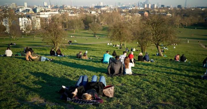 Weather maps reveal exact date 17C Iberian plume could sweep across UK