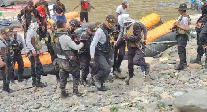 Puno: policías rescatan a dos personas con heridas de bala retenidas por mineros ilegales en el río Inambari