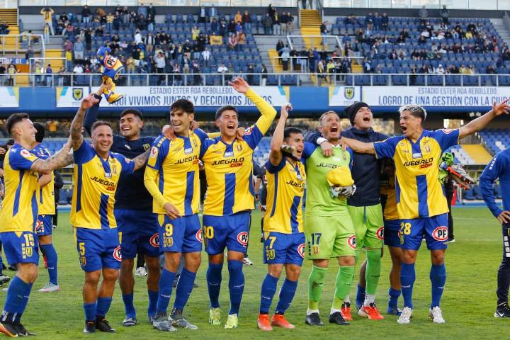 A tres fechas del final: U. de Concepción derrota a Curicó y la lucha por el ascenso queda al rojo vivo en la Primera B