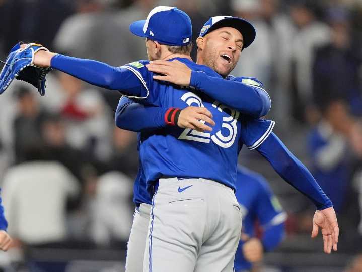 Maple Leafs move start of Monday's game up so fans can watch Jays, too