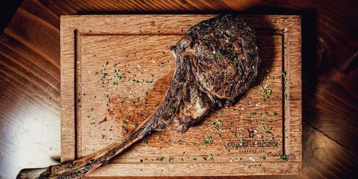 Fuego y estilo: la propuesta de carnes de ‘La Cuadra de Salvador’ se impone en Lima y Madrid