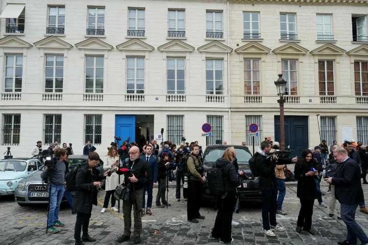 El primer ministro de Francia renuncia tras nombrar a su gobierno