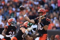 Deadspin | Bruised Bengals to battle baffled Bears