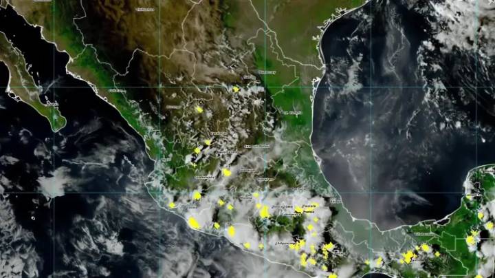 Frente frío 8 y lluvias intensas golpean el sureste de México