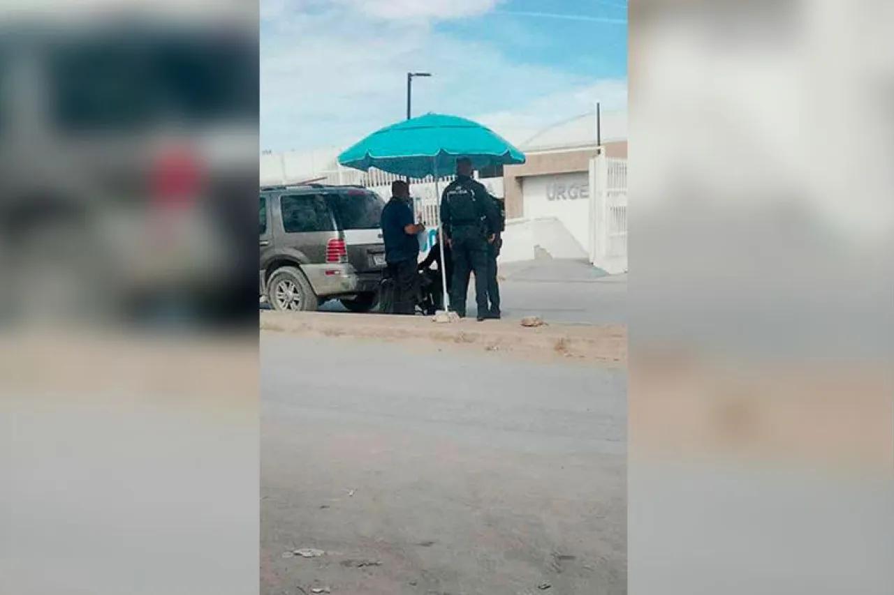 Muere en banqueta sobre silla de ruedas; la trasladaban a clínica