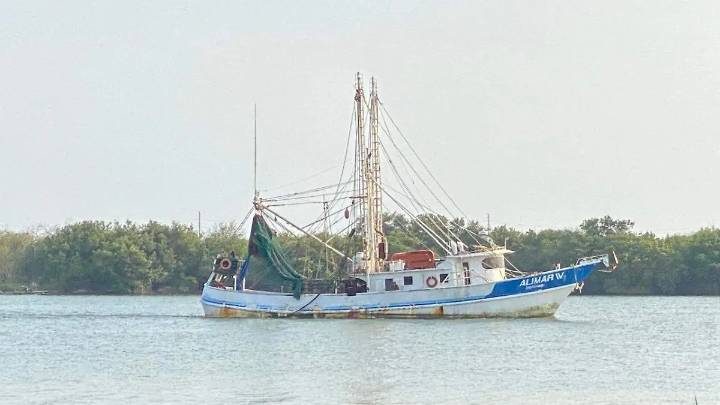 Buscan embarcación pesquera desaparecida tras zarpar de La Pesca; dos tripulantes a bordo