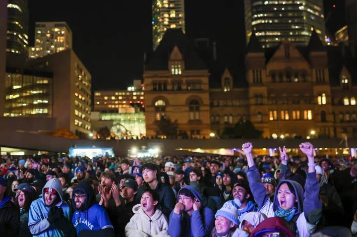 Blue Jays fans stick it out till early morning hours to see L.A. Dodgers take Game 3
