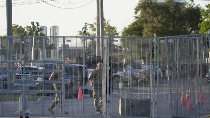 Judge issues 2-week block on Ill. National Guard deployment