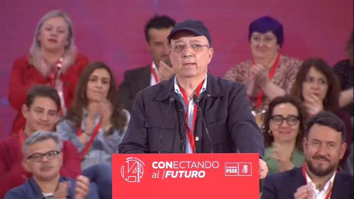 La familia de Guillermo Fernández Vara y el PSOE desmienten el fallecimiento del expresidente