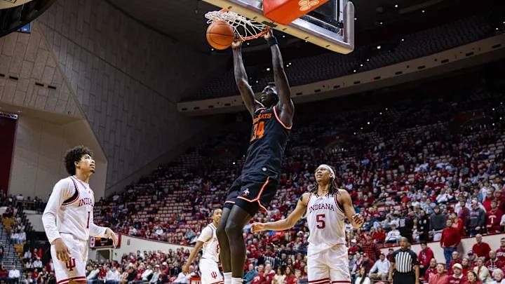 Valuable UH Big Man Kalifa Sakho Returns From a Surgical Procedure On His Back, Giving Kelvin Sampson a Healthy Roster For First Time