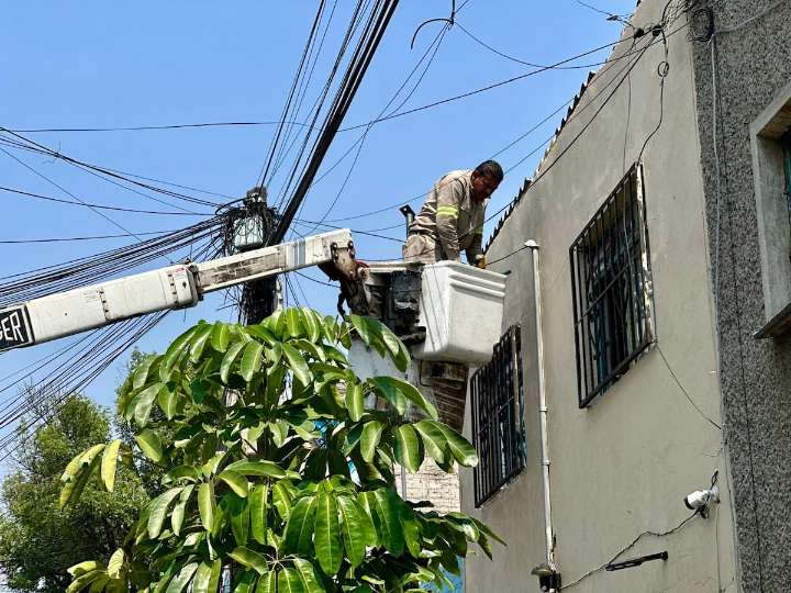 Iluminan y rehabilitan espacios públicos en Iztacalco con el programa “Caminos de Luz”