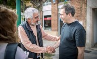 Juan Pablo Luque recorrió comercios de Gaiman y escuchó la dura realidad que atraviesa la comunidad