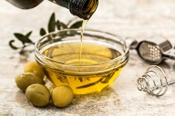 La Anmat prohibió dos aceites de oliva y una golosina oblea