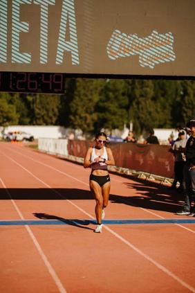 Ana Victoria Machuca gana la prueba de medio maratón