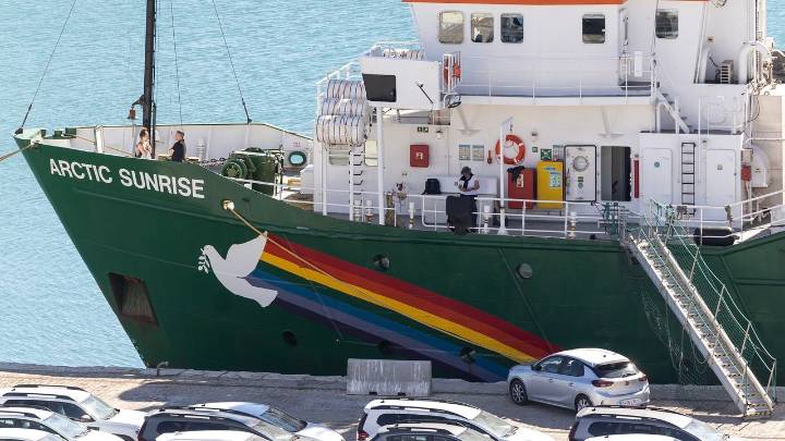 Muere un tripulante de un barco de Greenpeace en unas maniobras con los botes salvavidas