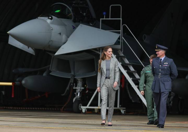 Cele|bitchy | Princess (Commodore) Kate visited an RAF base & wore a Bella Freud suit