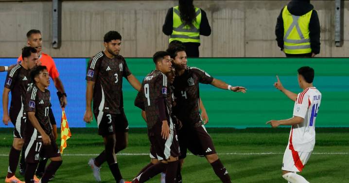 “Los chilenos estuvieron de hocicones”: relator mexicano enloquece en transmisión de goleada ante la Rojita