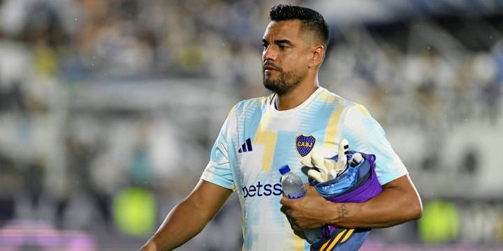 Un equipo de Primera División inició gestiones por Chiquito Romero: la decisión que tomó Boca Juniors