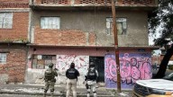 Catean vivienda en la Obrera; aseguran droga y detienen a cuatro