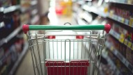 El consumo de los hogares cayó contra 2024 en agosto y se suma a las datos negativos