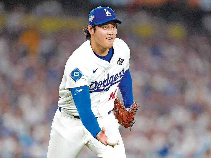 Ohtani está listo para lanzar como relevista en la Serie Mundial