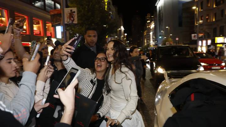 Rosalía colapsa el centro de Madrid con la presentación de 'Lux', su nuevo disco