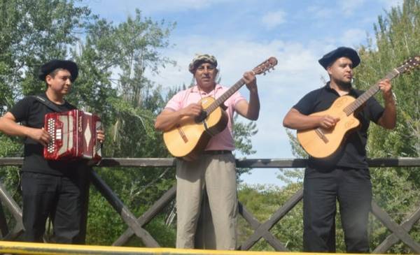 Teo Sequeira: anfitrión y cantor del 2do Festival del Salto del Malacara