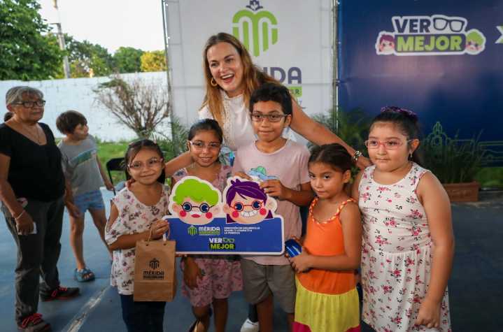 Niños reciben lentes: Apoyos gratuitos para estudiantes del nivel básico