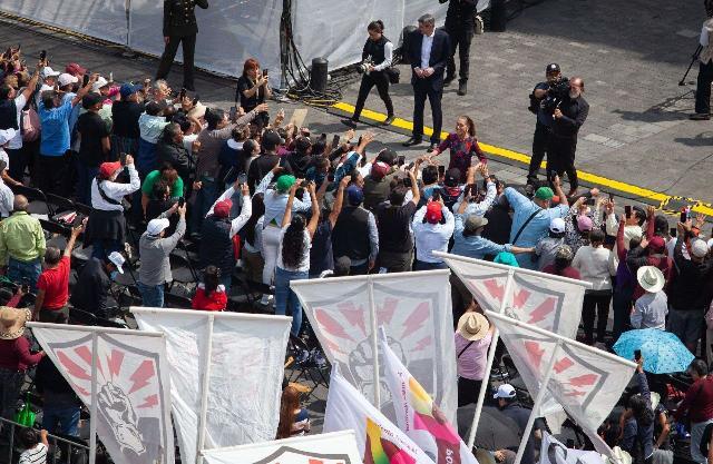 Ceremonia de Sheinbaum arranca con mensaje de unidad, amor y AMLO