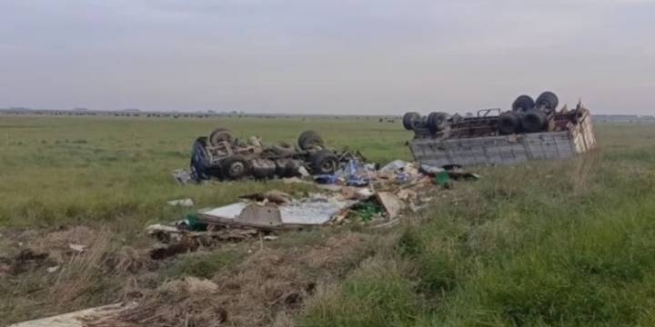 Violento choque entre un camión y una camioneta en la Ruta 51: un muerto y dos heridos