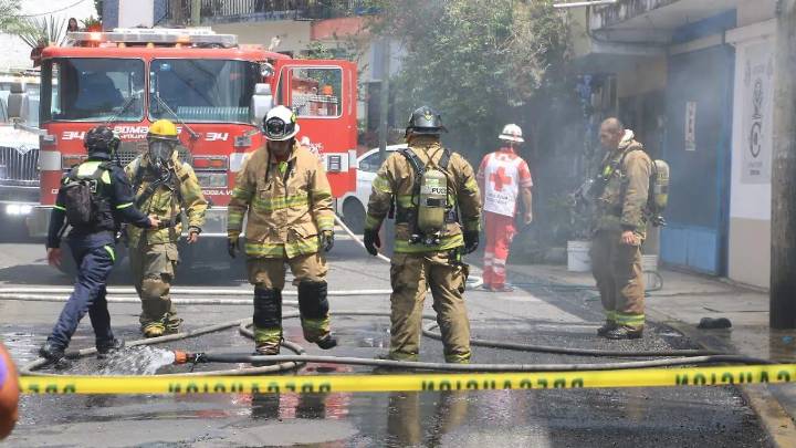 Conato de incendio vehículo moviliza a grupos de auxilio de la ciudad