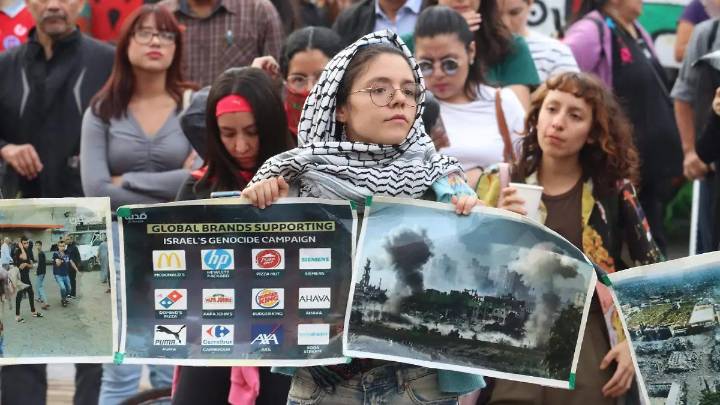 Caos en Periférico: Alumnos de la ENAH realizan bloqueo vial en apoyo a Palestina