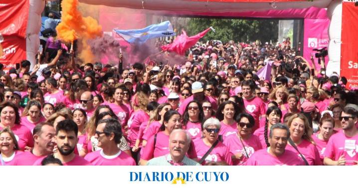 Con mateada previa, vivieron la caminata contra el cáncer de mama que batió record de participación